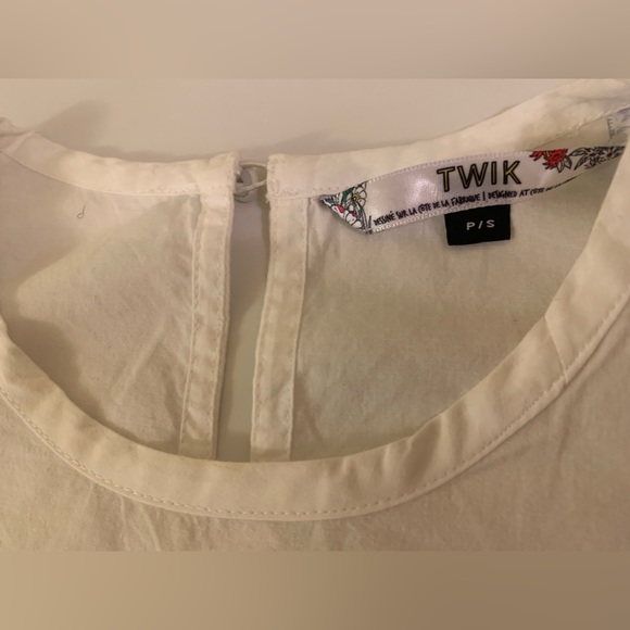 White Top with Tiered Sleeve - Picture 4 of 8